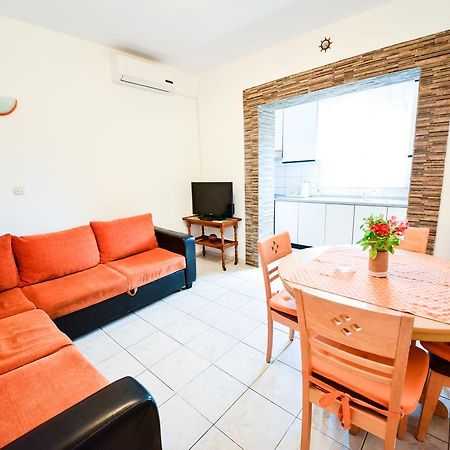 Apartments Valentina เพทรอซาเน ภายนอก รูปภาพ