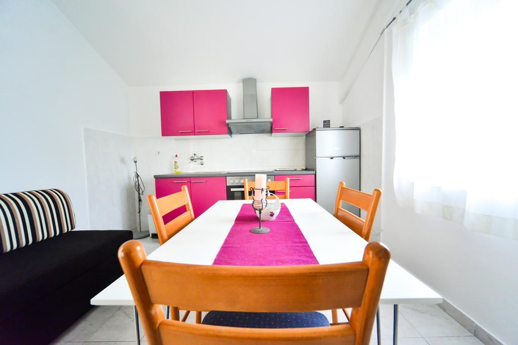 Apartments Valentina เพทรอซาเน ภายนอก รูปภาพ