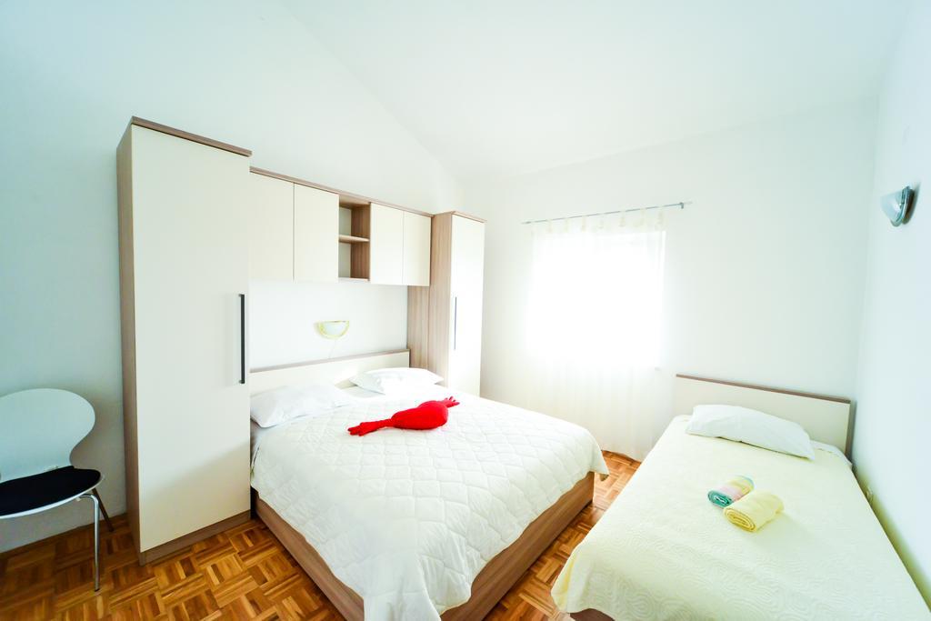 Apartments Valentina เพทรอซาเน ภายนอก รูปภาพ