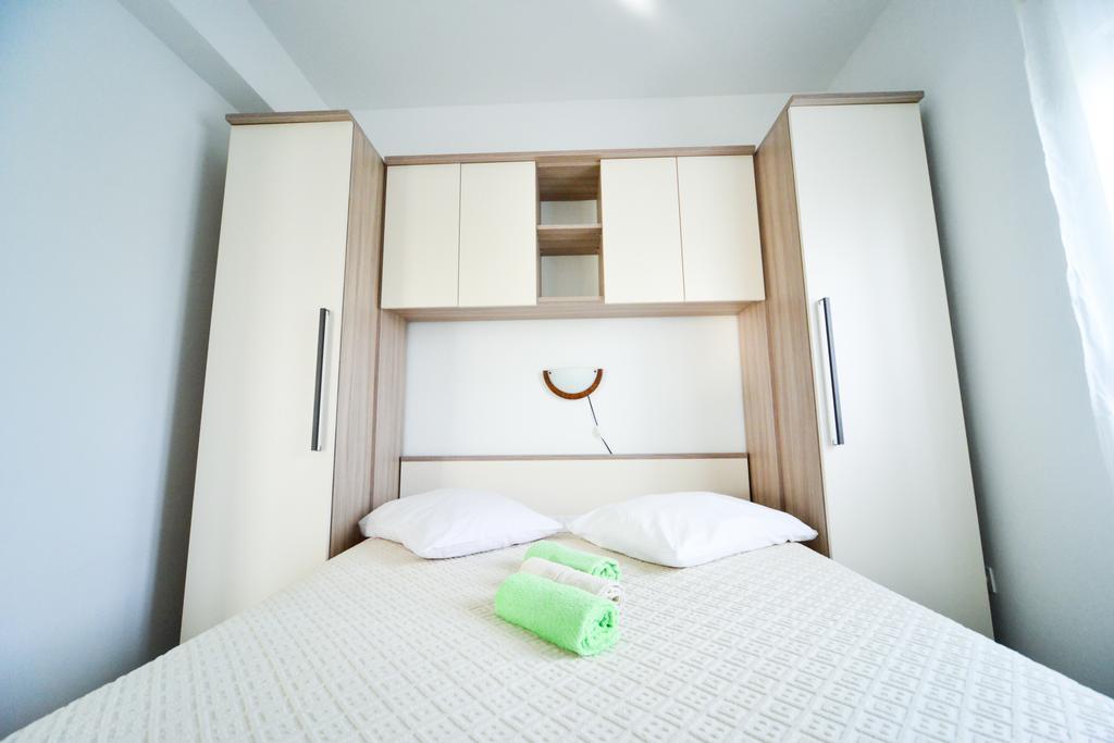 Apartments Valentina เพทรอซาเน ภายนอก รูปภาพ
