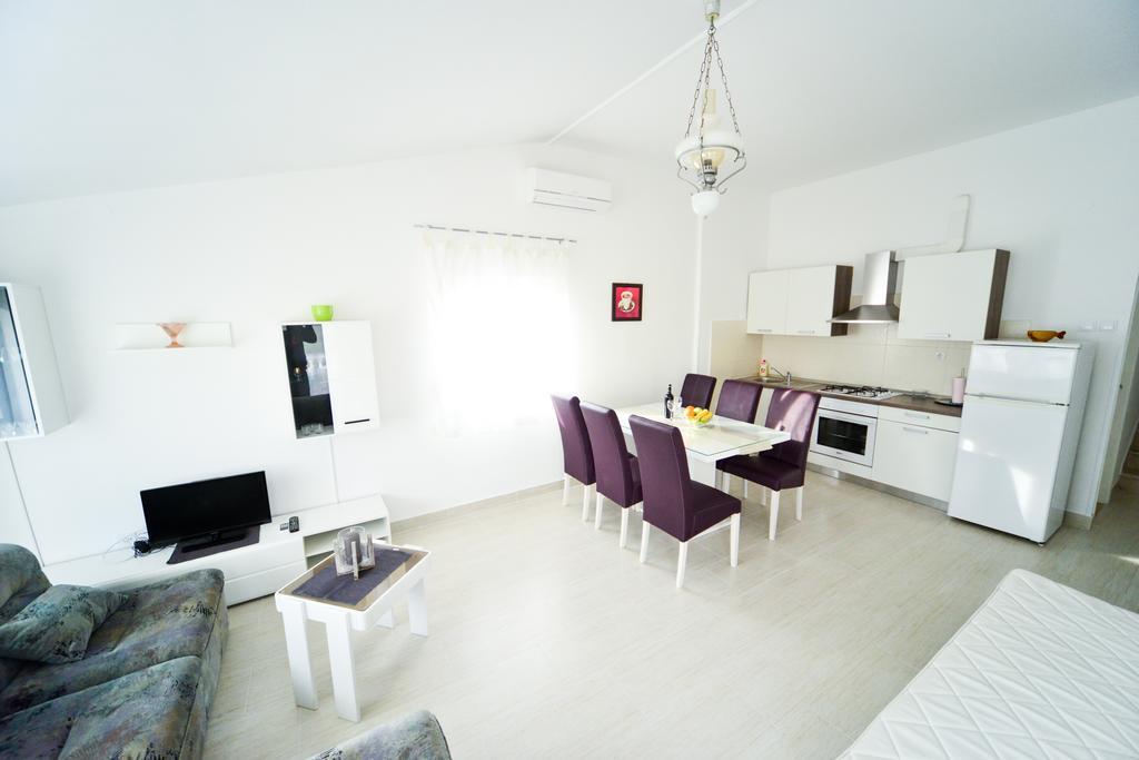 Apartments Valentina เพทรอซาเน ภายนอก รูปภาพ