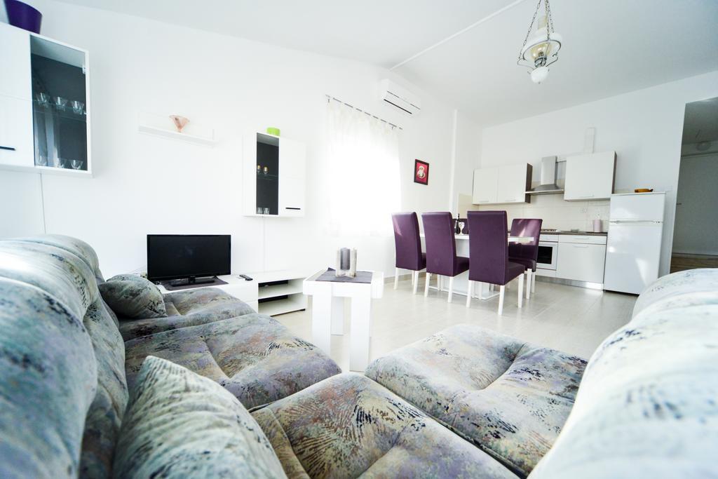 Apartments Valentina เพทรอซาเน ภายนอก รูปภาพ