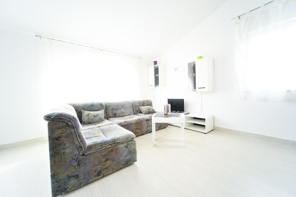 Apartments Valentina เพทรอซาเน ภายนอก รูปภาพ