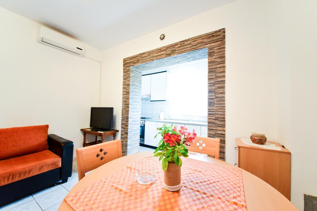 Apartments Valentina เพทรอซาเน ภายนอก รูปภาพ