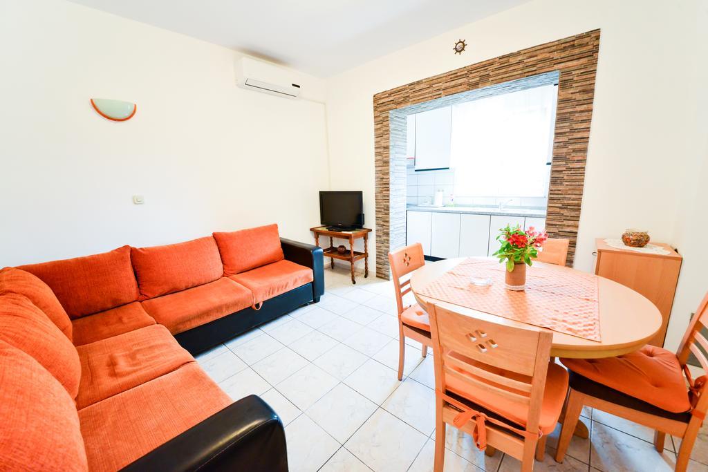 Apartments Valentina เพทรอซาเน ภายนอก รูปภาพ