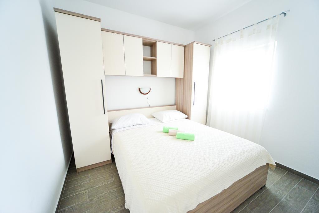 Apartments Valentina เพทรอซาเน ภายนอก รูปภาพ