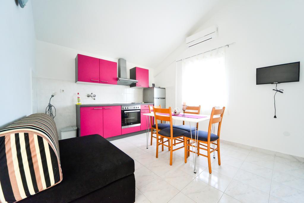 Apartments Valentina เพทรอซาเน ภายนอก รูปภาพ