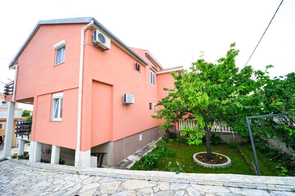 Apartments Valentina เพทรอซาเน ภายนอก รูปภาพ